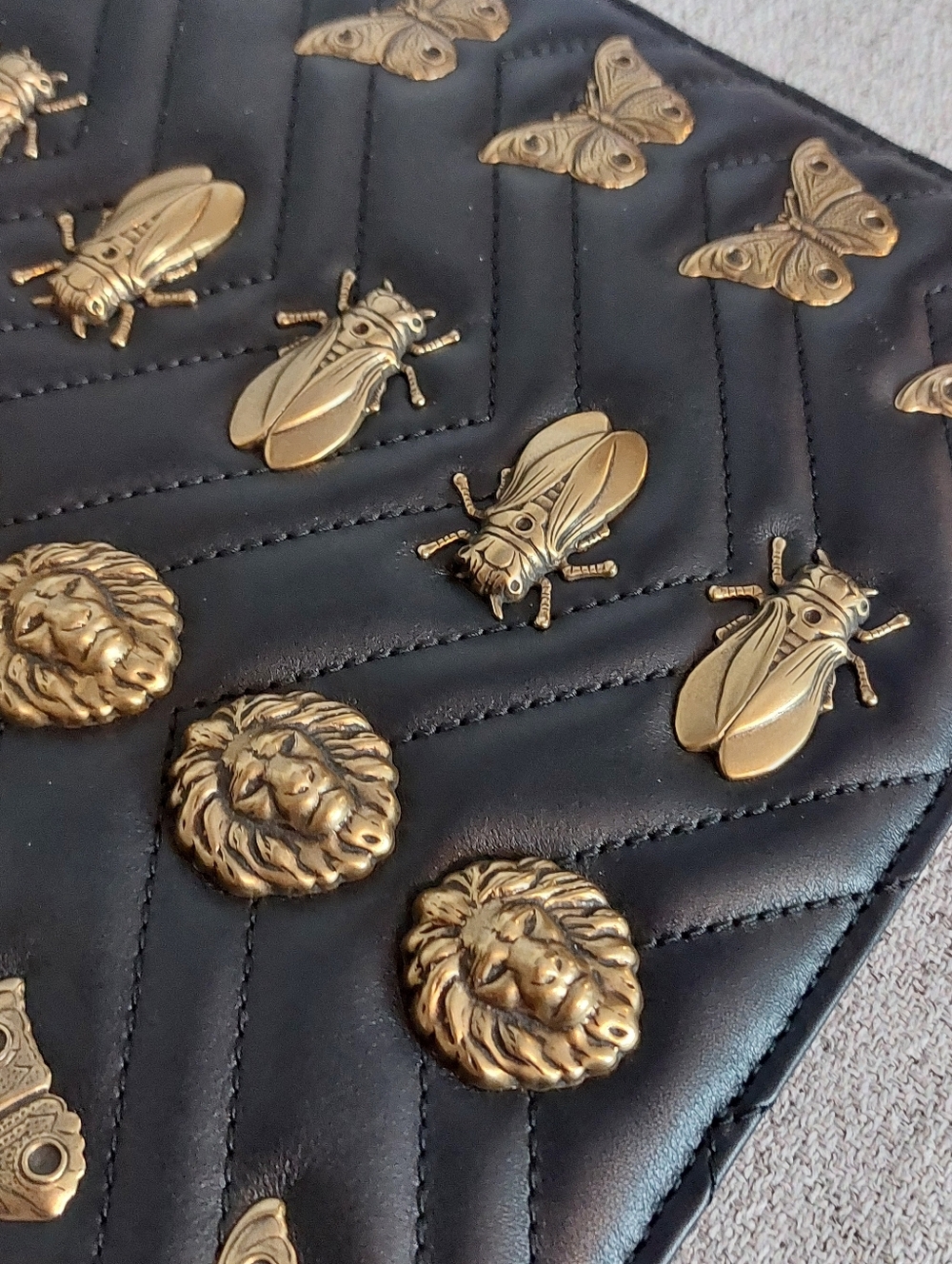 Gucci Marmont Animal Studs 2.0 Pouch - Picture 5 of 12